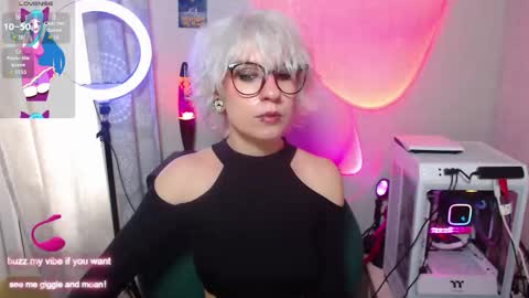 Snapshot of obedientt_ chatting on October 6, 8:34 am Moonlight online show from October 6, 8:34 am