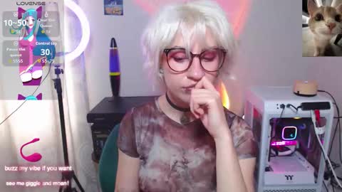 Snapshot of obedientt_ chatting on October 11, 12:58 pm Moonlight online show from October 11, 12:58 pm