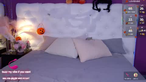 Snapshot of obedientt_ chatting on October 28, 9:35 am Moonlight online show from October 28, 9:35 am