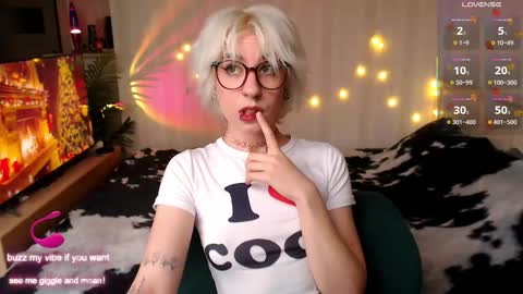 Snapshot of obedientt_ chatting on December 3, 8:56 am Moonlight online show from December 3, 8:56 am