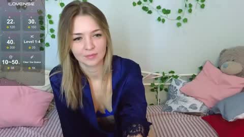 RevivMoons online show from April 14, 12:49 am