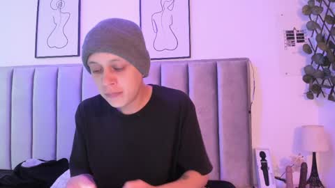 Sara Help me reach 1000 followers online show from April 13, 1:27 pm