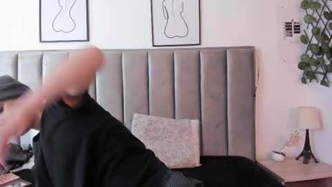 Sara Help me reach 1000 followers online show from April 14, 12:55 pm