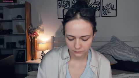 Snapshot of obsidiva chatting on February 16, 9:44 pm Elis online show from February 16, 9:44 pm