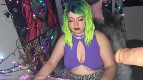 occvlt qveen online show from February 8, 7:37 am