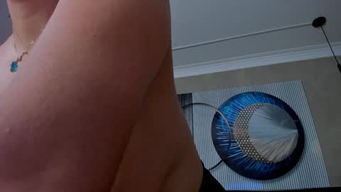 independent model online show from January 18, 2:58 am