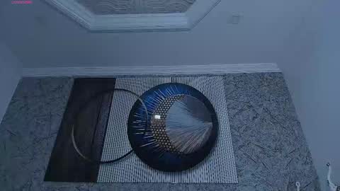 independent model online show from March 4, 1:28 pm