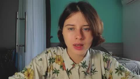 Evie online show from December 16, 3:40 am