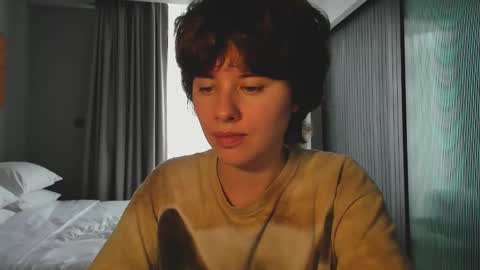 Evie online show from November 17, 6:41 am