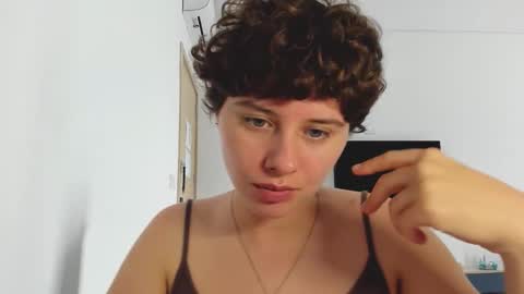 Evie online show from February 9, 5:00 am