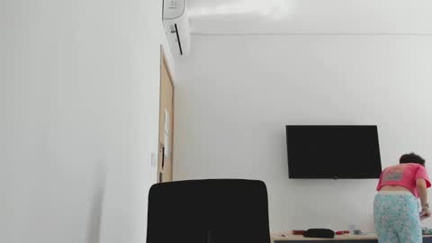 Evie online show from February 11, 8:19 am