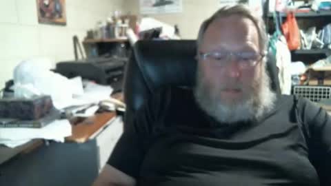 Snapshot of oddobsessions chatting on October 17, 11:40 pm oddobsessions online show from October 17, 11:40 pm