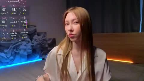 Lynna online show from June 2, 1:29 am