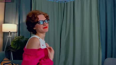 Snapshot of odettechurchwell chatting on September 19, 3:52 am Eli online show from September 19, 3:52 am