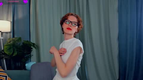 Snapshot of odettechurchwell chatting on September 20, 4:35 am Eli online show from September 20, 4:35 am