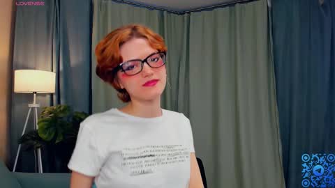 Snapshot of odettechurchwell chatting on October 11, 4:12 am Eli online show from October 11, 4:12 am