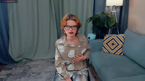 Snapshot of odettechurchwell chatting on October 28, 5:22 am Eli online show from October 28, 5:22 am