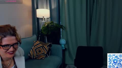 Snapshot of odettechurchwell chatting on October 29, 4:04 am Eli online show from October 29, 4:04 am