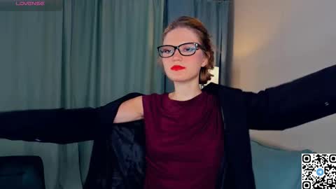 Snapshot of odettechurchwell chatting on November 5, 4:12 am Eli online show from November 5, 4:12 am