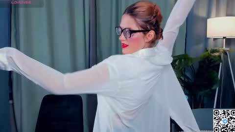 Snapshot of odettechurchwell chatting on November 30, 4:05 am Eli online show from November 30, 4:05 am