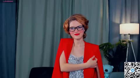 Snapshot of odettechurchwell chatting on December 2, 3:45 am Eli online show from December 2, 3:45 am