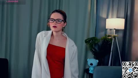 Snapshot of odettechurchwell chatting on December 3, 3:47 am Eli online show from December 3, 3:47 am