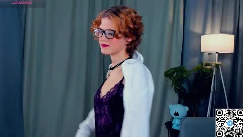 Snapshot of odettechurchwell chatting on December 4, 3:49 am Eli online show from December 4, 3:49 am