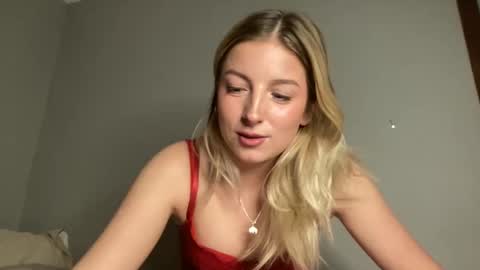 Snapshot of official_ellieanne chatting on March 12, 5:02 am Ellie Anne online show from March 12, 5:02 am