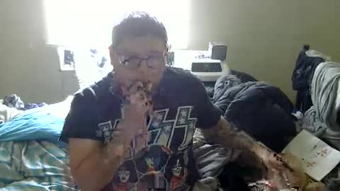 Snapshot of oflores77 chatting on December 5, 5:42 pm oscar flores online show from December 5, 5:42 pm