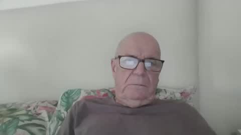 Snapshot of oggi95 chatting on May 27, 3:20 pm oggi95 online show from May 27, 3:20 pm