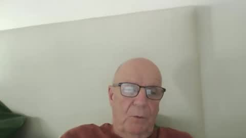 Snapshot of oggi95 chatting on June 3, 2:44 pm oggi95 online show from June 3, 2:44 pm