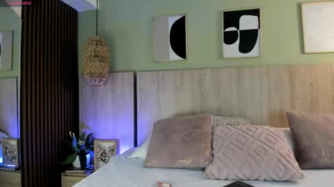 Holly online show from April 15, 11:17 am