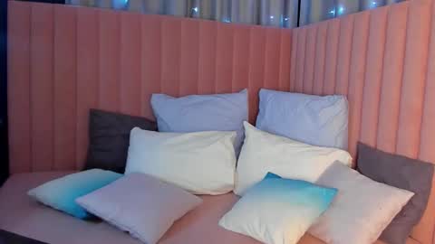 Snapshot of oh_kate_ chatting on February 21, 2:12 am oh_kate_ online show from February 21, 2:12 am