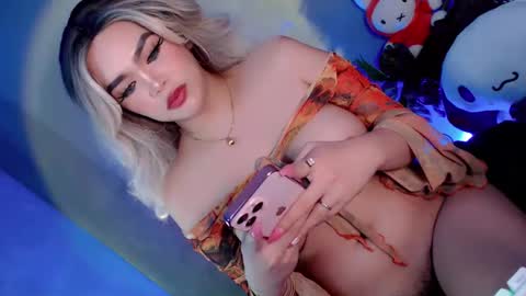 Flora  online show from March 1, 10:45 am