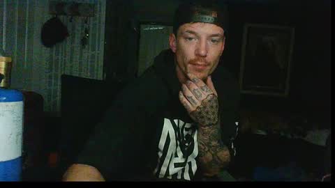 Snapshot of oh_you_know69 chatting on November 28, 2:47 am who dares toss me some tips lets have fun online show from November 28, 2:47 am