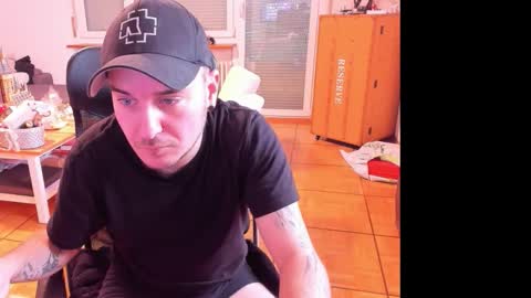 Snapshot of ohihoe92 chatting on February 9, 11:03 am Chris online show from February 9, 11:03 am