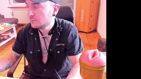 Chris online show from April 20, 6:16 am