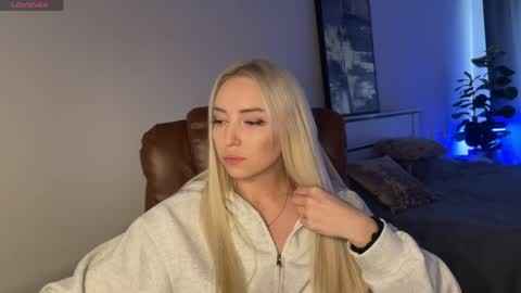 Snapshot of ohmyemma chatting on May 21, 10:00 am Emma online show from May 21, 10:00 am
