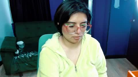 ohmysqueak online show from April 10, 11:37 am