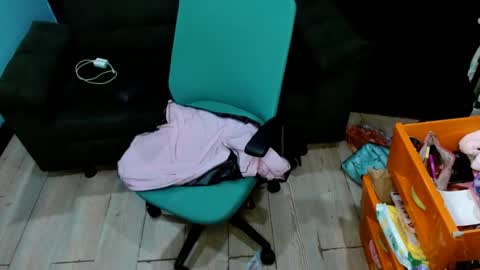 ohmysqueak online show from April 18, 1:31 am