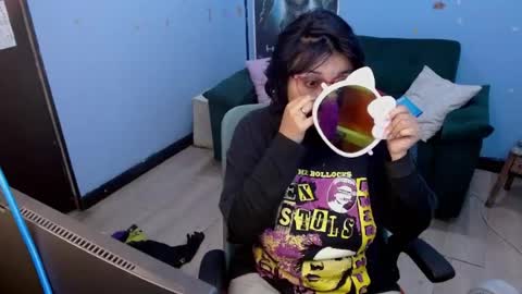 ohmysqueak online show from July 11, 4:37 am