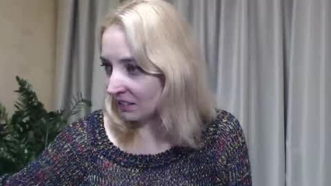 Snapshot of ohsweetmari chatting on October 30, 7:14 pm Mari online show from October 30, 7:14 pm