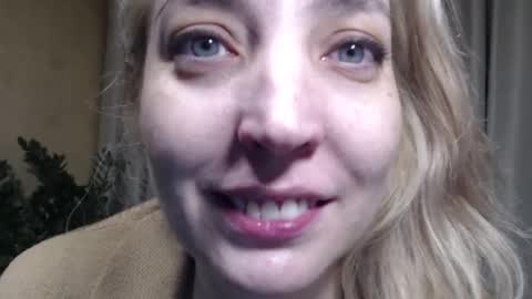 Snapshot of ohsweetmari chatting on November 20, 6:51 pm Mari online show from November 20, 6:51 pm