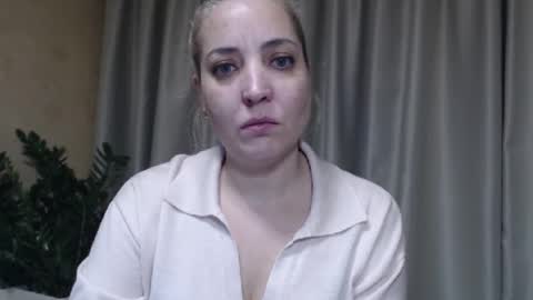 Snapshot of ohsweetmari chatting on November 30, 5:17 pm Mari online show from November 30, 5:17 pm