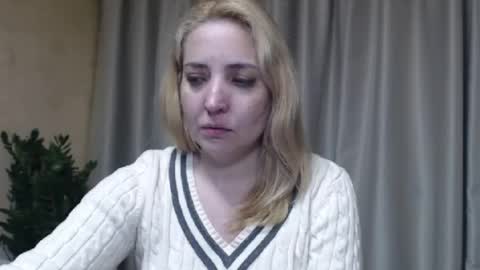 Snapshot of ohsweetmari chatting on April 22, 4:08 pm Mari online show from April 22, 4:08 pm