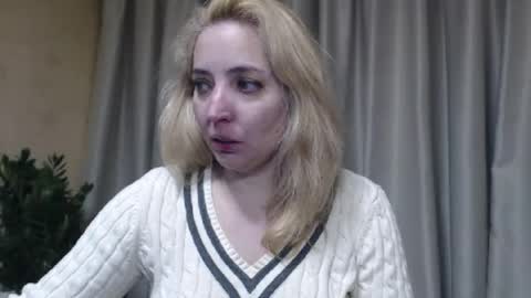 Snapshot of ohsweetmari chatting on April 29, 5:06 pm Mari online show from April 29, 5:06 pm