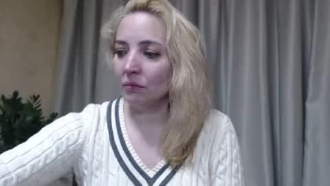 Snapshot of ohsweetmari chatting on April 29, 5:30 pm Mari online show from April 29, 5:30 pm