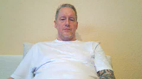 Snapshot of olavdelux chatting on December 16, 9:47 am olavdelux online show from December 16, 9:47 am