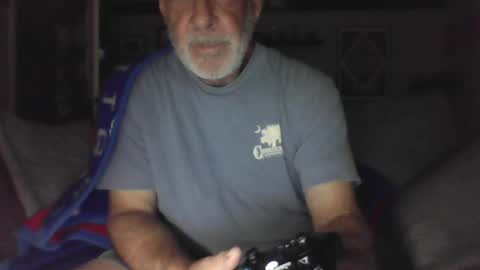 Snapshot of old_bald63 chatting on July 18, 8:51 am old_bald63 online show from July 18, 8:51 am