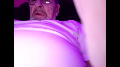 Snapshot of oldaddy2 chatting on February 5, 4:50 am oldaddy2 online show from February 5, 4:50 am